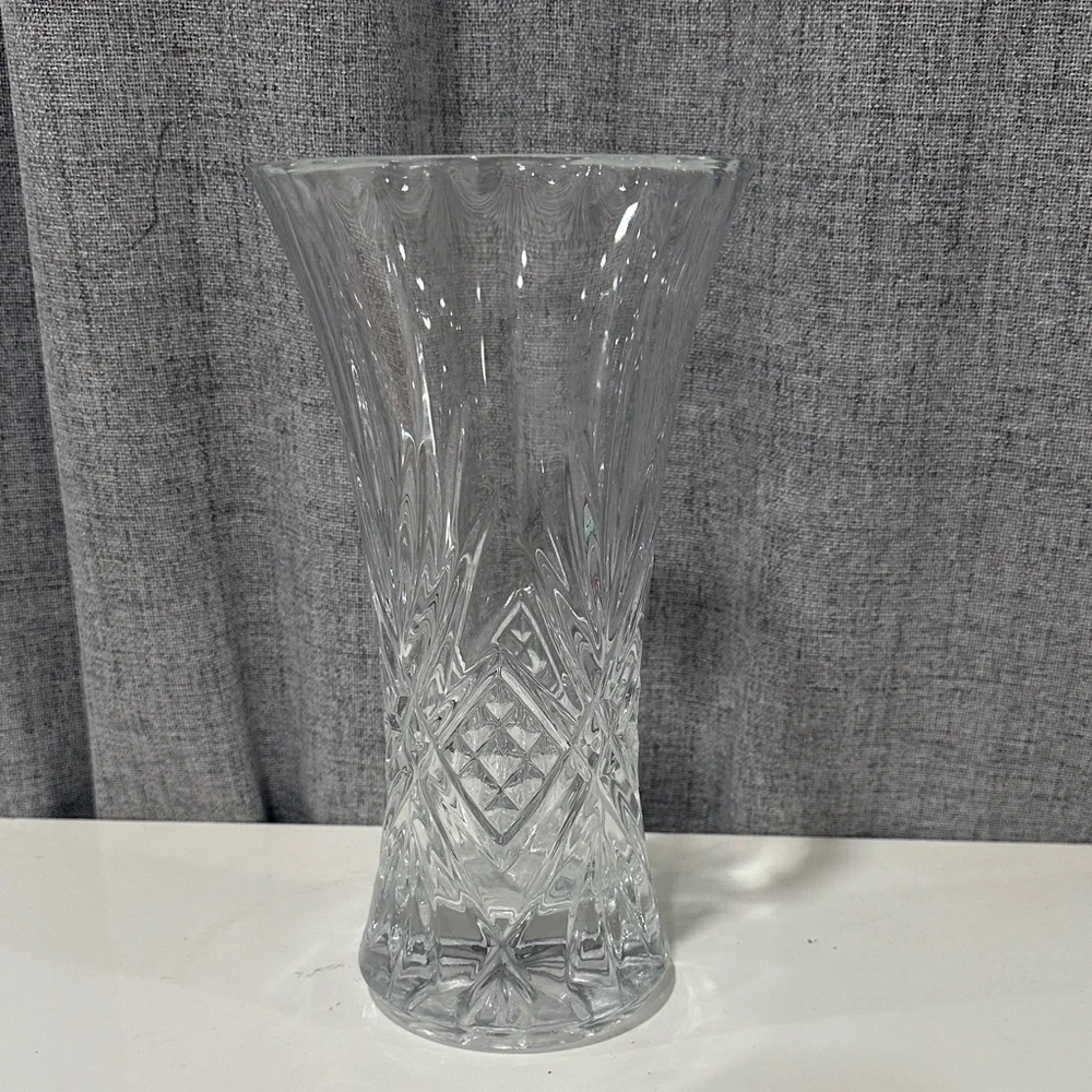 Vintage Elegant Crystal Vase. French cut masquerade pattern. 9.25”